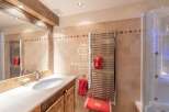 Discover the epitome of luxury in this stunning bathroom.