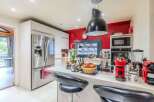 Discover this stunning kitchen, featuring modern appliances and a sleek design.