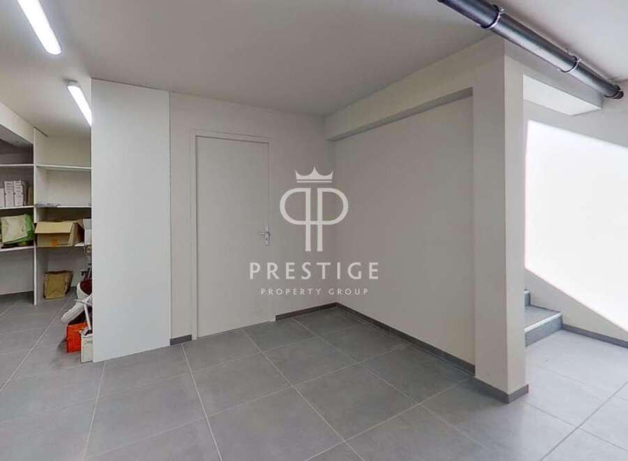Discover this versatile property, perfect for various uses.