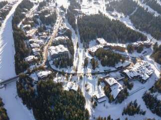 Discover a stunning winter wonderland property nestled in the heart of a picturesque ski resort.