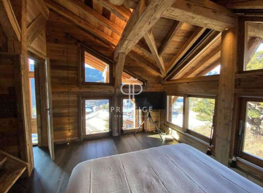 Experience the charm of this stunning wooden chalet, boasting a cozy and inviting atmosphere.