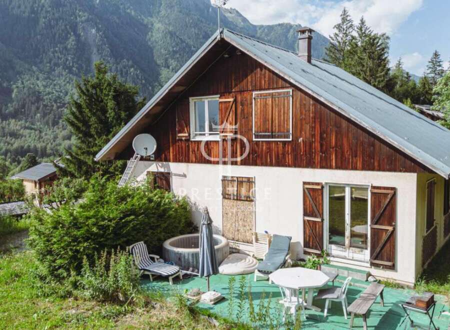 Discover your dream chalet nestled in the heart of the mountains.