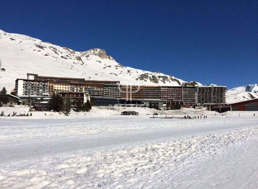 Discover the ultimate ski-in/ski-out experience at this stunning property.