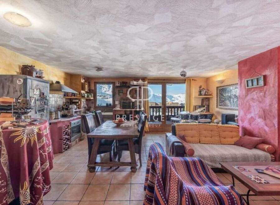 Discover the charm of this cozy property, perfect for a mountain getaway.