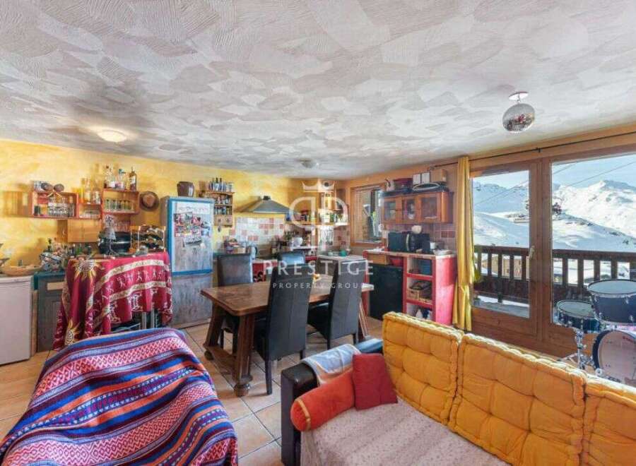 Experience breathtaking mountain views from this cozy property.