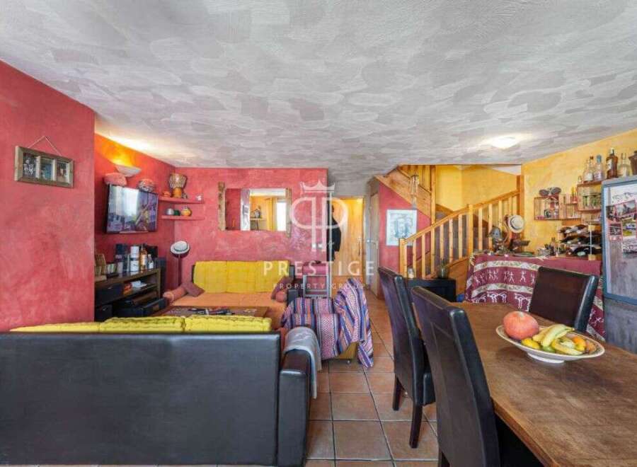 Discover this charming property featuring a cozy living space with a unique design.