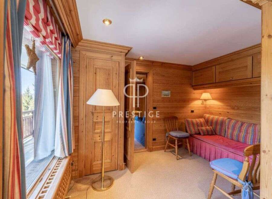 Discover the charm of this cozy property, featuring warm wooden interiors and a welcoming atmosphere.