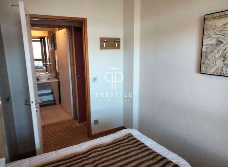 Discover a stylish bedroom with a modern design.