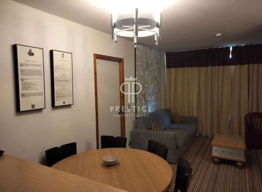 Discover a stylish property featuring a modern round dining table, perfect for gatherings.