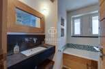 Discover a luxurious bathroom with a modern design.