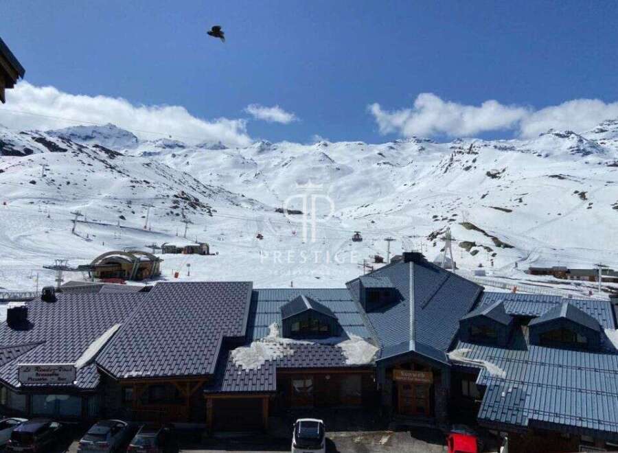 Experience the ultimate ski-in/ski-out lifestyle in this stunning property.
