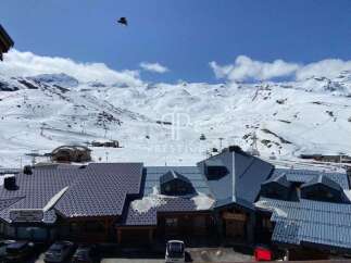 Experience the ultimate ski-in/ski-out lifestyle in this stunning property.