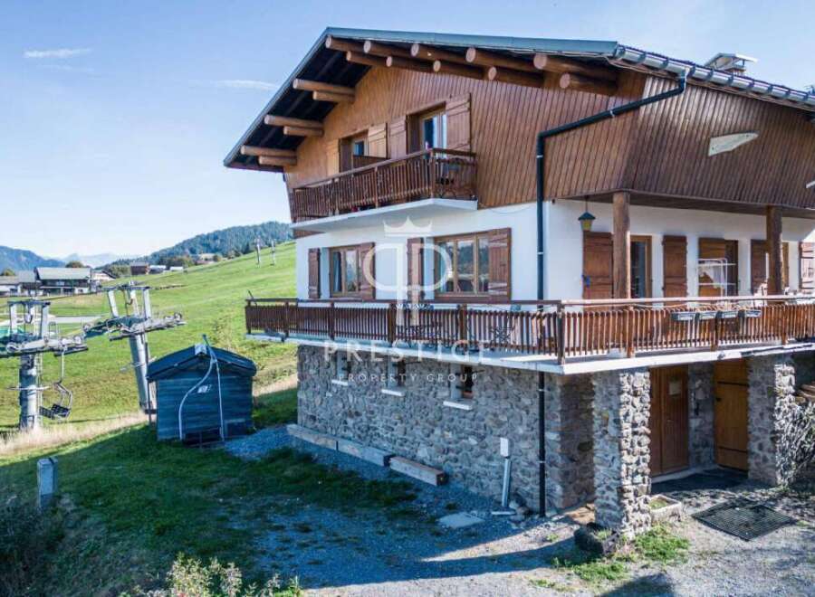 Discover a stunning chalet nestled in a picturesque mountain setting.