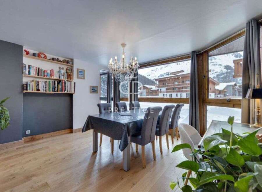 Experience luxury living in this stunning property with breathtaking mountain views.