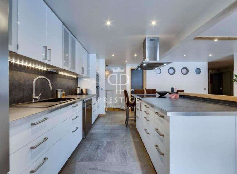 Experience modern luxury in this stunning kitchen.
