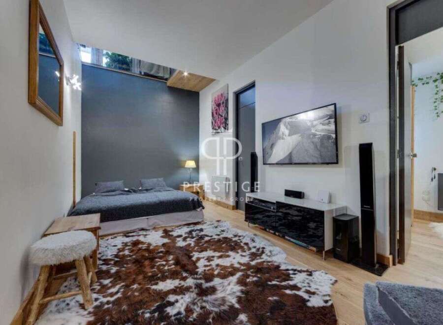 Discover modern luxury in this stunning bedroom.