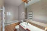 Discover a charming bathroom with a classic design.