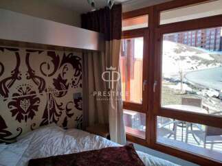 Discover a cozy bedroom with stunning views.