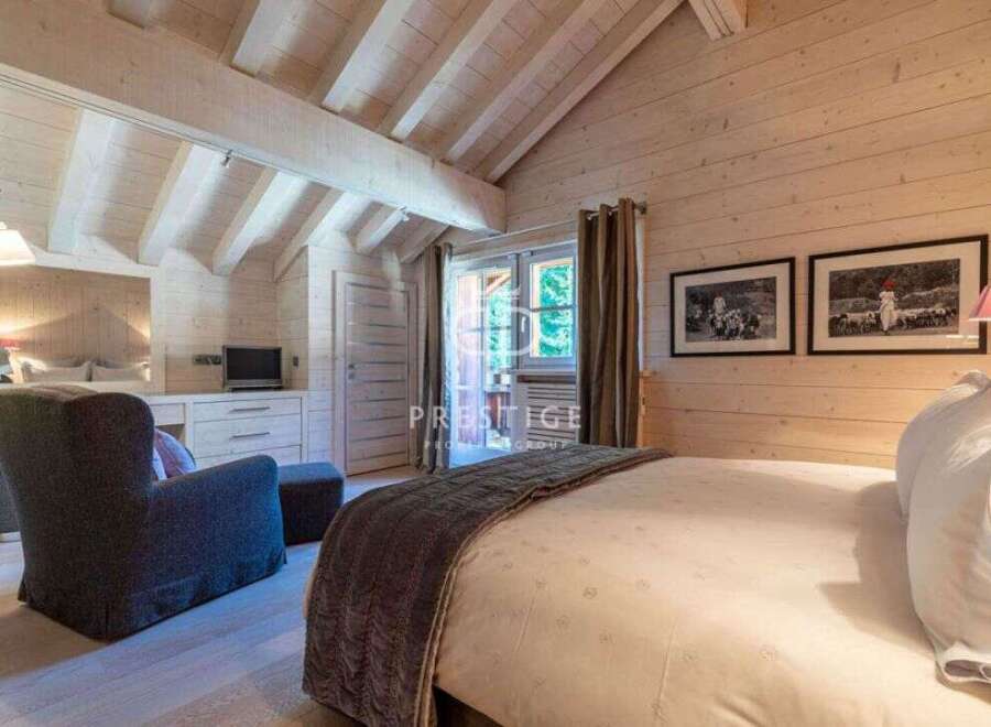 Experience the epitome of rustic elegance in this stunning bedroom.
