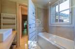 Discover a luxurious bathroom with a modern design.