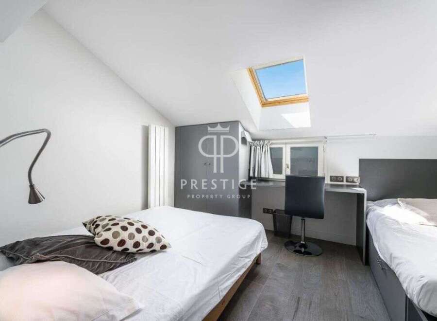 Discover a stylish bedroom with a modern design.