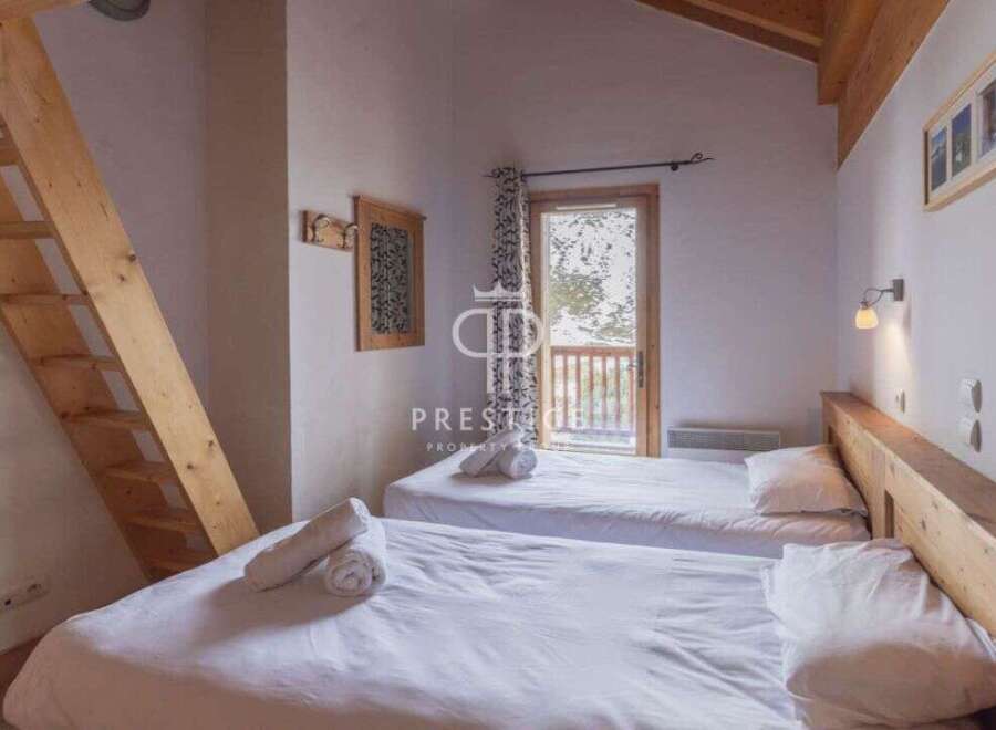 Cozy bedroom with two twin beds, perfect for a comfortable stay.