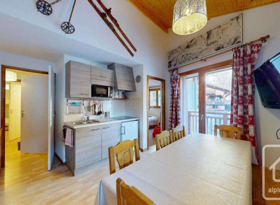 This charming apartment boasts a fully equipped kitchen, perfect for preparing meals after a day on the slopes.