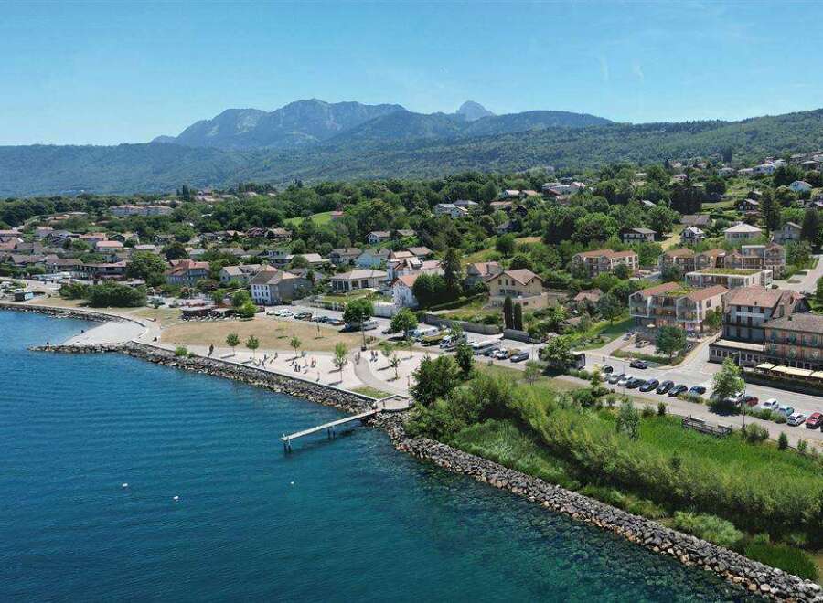 Discover this stunning lakeside property with breathtaking mountain views.