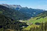 Discover the breathtaking beauty of this mountain landscape, featuring lush green valleys and majestic peaks.