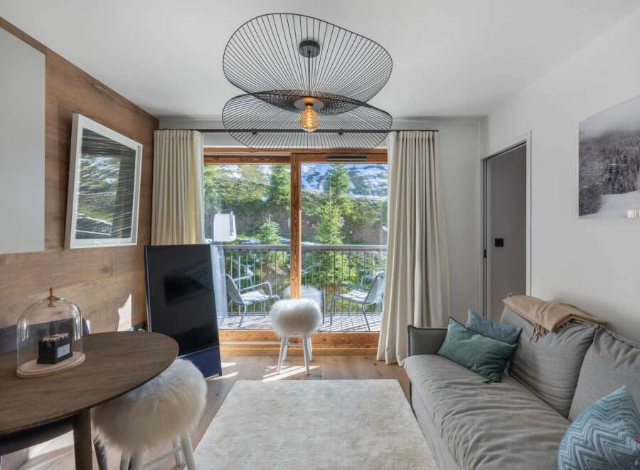 Experience luxury living in this stunning property, featuring a modern design and breathtaking views.