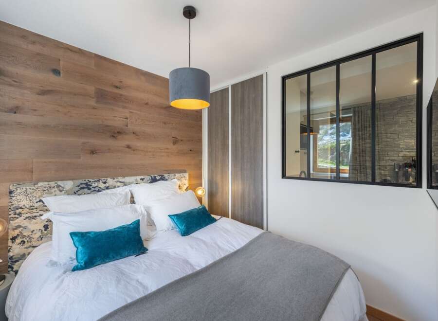 Cozy bedroom with a modern design.