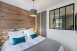 Cozy bedroom with a modern design.