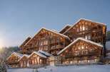 Experience luxury at Le Bois des Ours, a stunning chalet nestled in a snowy paradise.