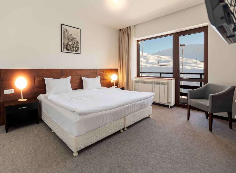 Enjoy a cozy stay in this well-appointed hotel room.