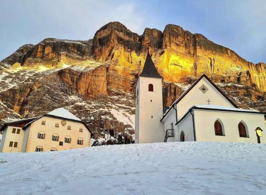 Nestled in a picturesque winter landscape, this charming property offers stunning views of the surrounding mountains.