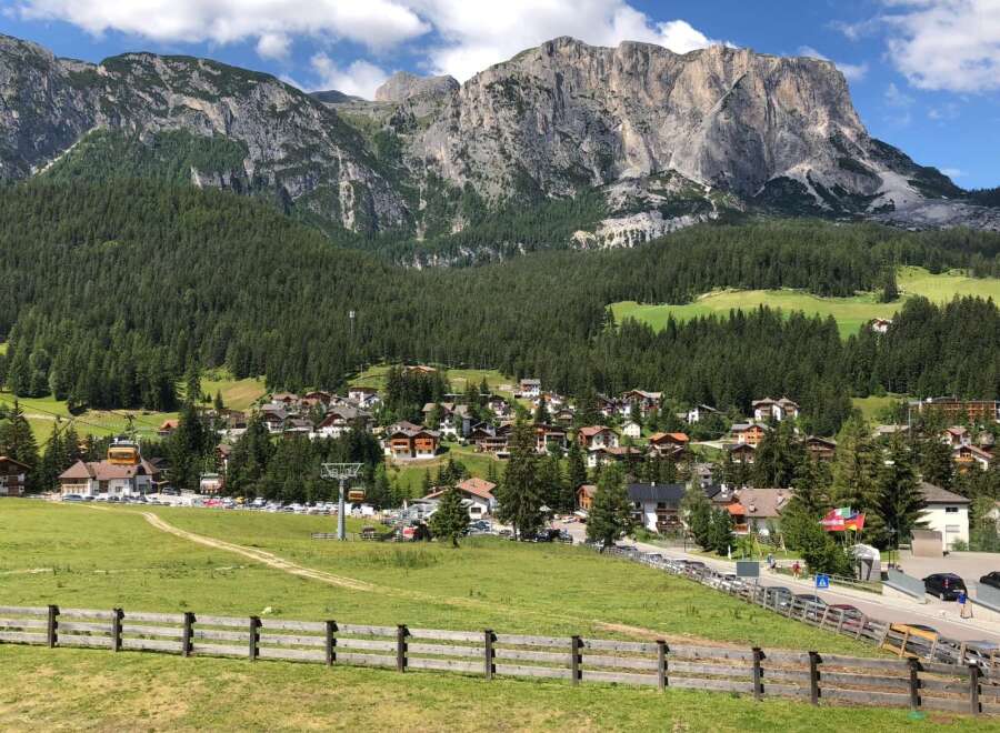 Discover the charm of this stunning mountain village, nestled amidst breathtaking natural beauty.