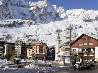 Experience the charm of a snow-covered mountain village.