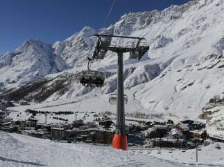 Enjoy breathtaking mountain views and a thrilling ski lift ride in this stunning winter landscape.