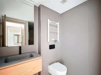 This modern bathroom features a sleek design with a minimalist aesthetic.