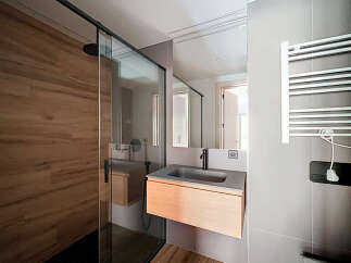 Step into modern luxury with this stunning bathroom design.
