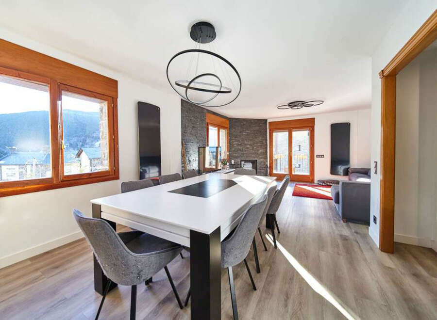 Stunning mountain views from this bright and airy home.