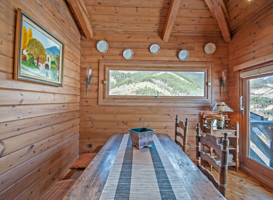 Cozy wooden cabin with stunning mountain views.