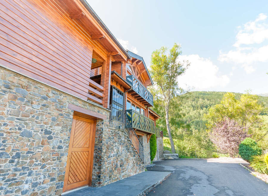 This stunning chalet boasts a unique blend of wood and stone, creating a cozy yet modern aesthetic.