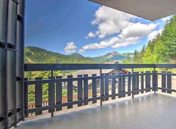 Mountain view balcony: Enjoy breathtaking views of the French Alps from your private balcony.