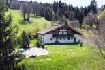 Stunning chalet nestled in the Swiss Alps, boasting breathtaking mountain views and lush green surroundings.