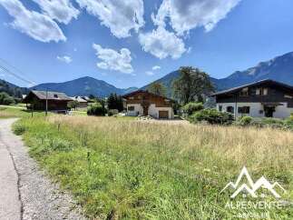 Discover this idyllic building plot nestled in the heart of the Alps, offering breathtaking mountain views.