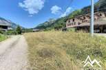 Build your dream home in this idyllic mountain setting! This stunning plot of land offers breathtaking valley views and is conveniently located near charming villages.