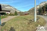Build your dream home in this idyllic mountain setting! This stunning plot of land offers breathtaking views and is located near charming villages.