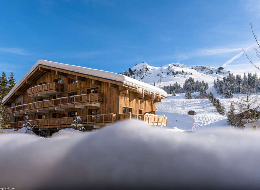 This stunning chalet boasts a prime location in a picturesque ski resort, offering breathtaking mountain views.