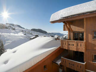 Experience the ultimate winter getaway in this stunning chalet, nestled in a picturesque mountain setting.